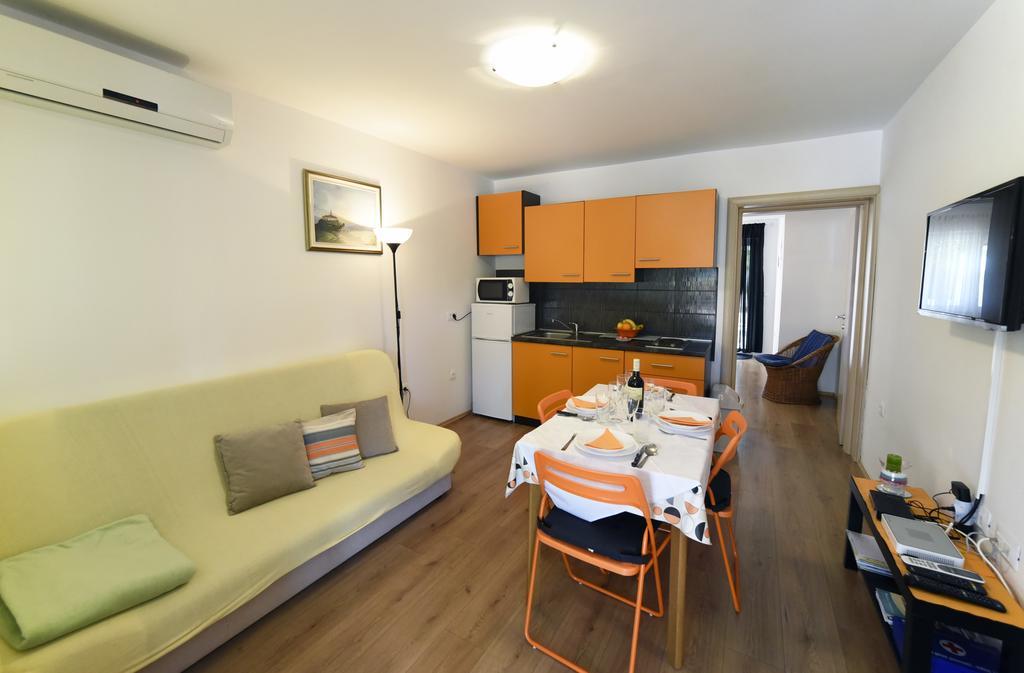 Apartments Rudy Ядраново Екстер'єр фото