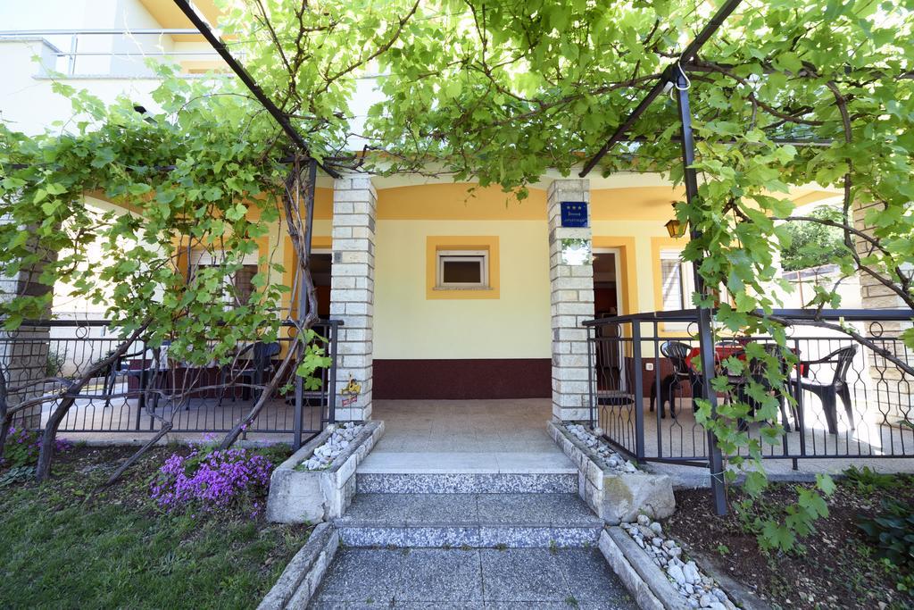 Apartments Rudy Ядраново Екстер'єр фото